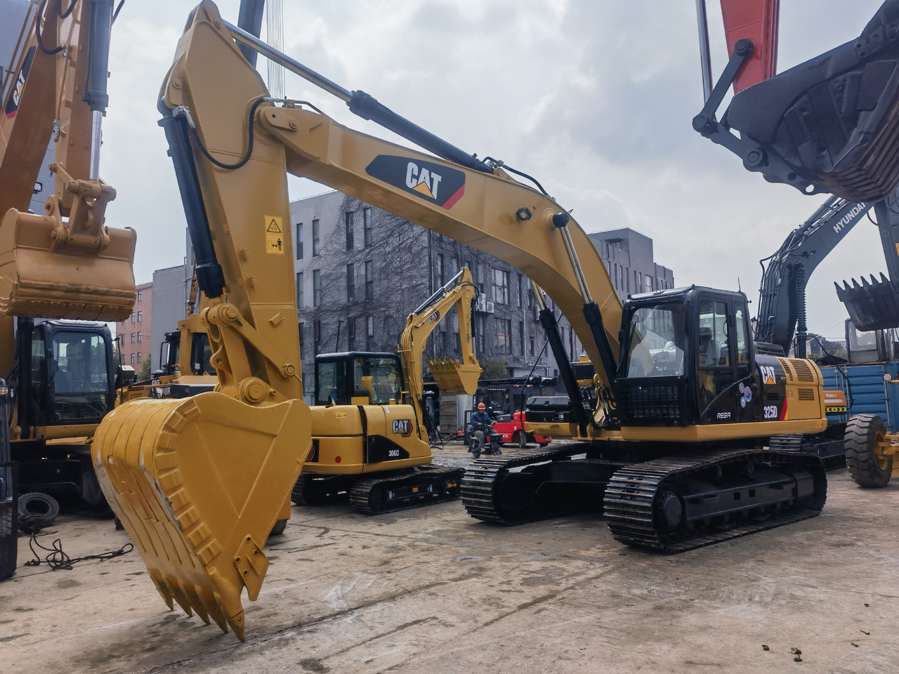 CATERPILLAR CAT 325D Excavator - Ekskavator perayap: gambar 5 CATERPILLAR CAT 325D Excavator - Ekskavator perayap: gambar 5