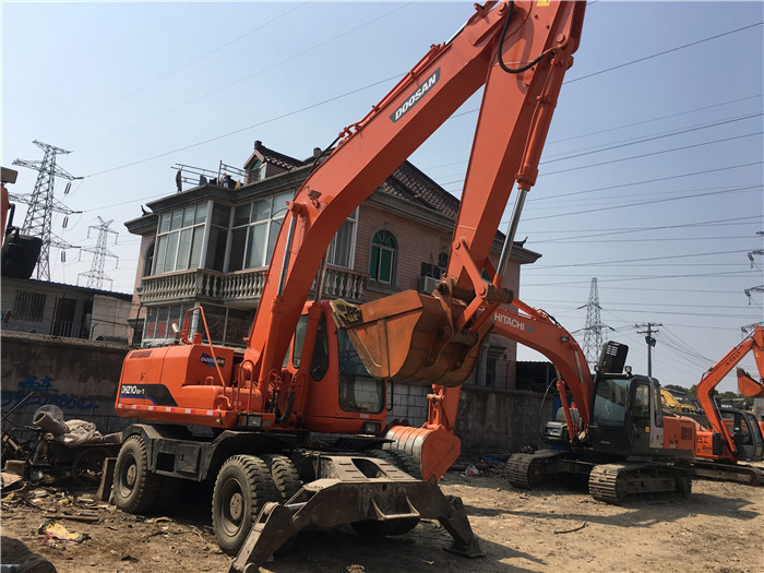 Doosan DH210w-7 wheel excavator - Ekskavator roda: gambar 4 Doosan DH210w-7 wheel excavator - Ekskavator roda: gambar 4