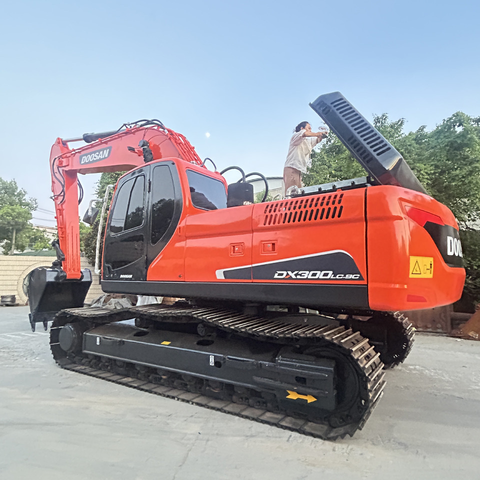 Doosan DX300LC Crawler Excavator - Ekskavator perayap: gambar 1 Doosan DX300LC Crawler Excavator - Ekskavator perayap: gambar 1