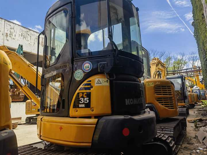 Good condition used excavator Komatsu PC35, Komatsu PC35MR-3 excavator with dozer, mini escavadora Komatsu - Ekskavator perayap: gambar 3 Good condition used excavator Komatsu PC35, Komatsu PC35MR-3 excavator with dozer, mini escavadora Komatsu - Ekskavator perayap: gambar 3