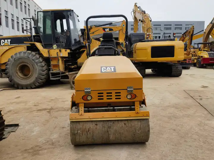 Good quality used road roller Double Drum Used Small Mini Road Roller Machine Compactor Price - Roller: gambar 3 Good quality used road roller Double Drum Used Small Mini Road Roller Machine Compactor Price - Roller: gambar 3
