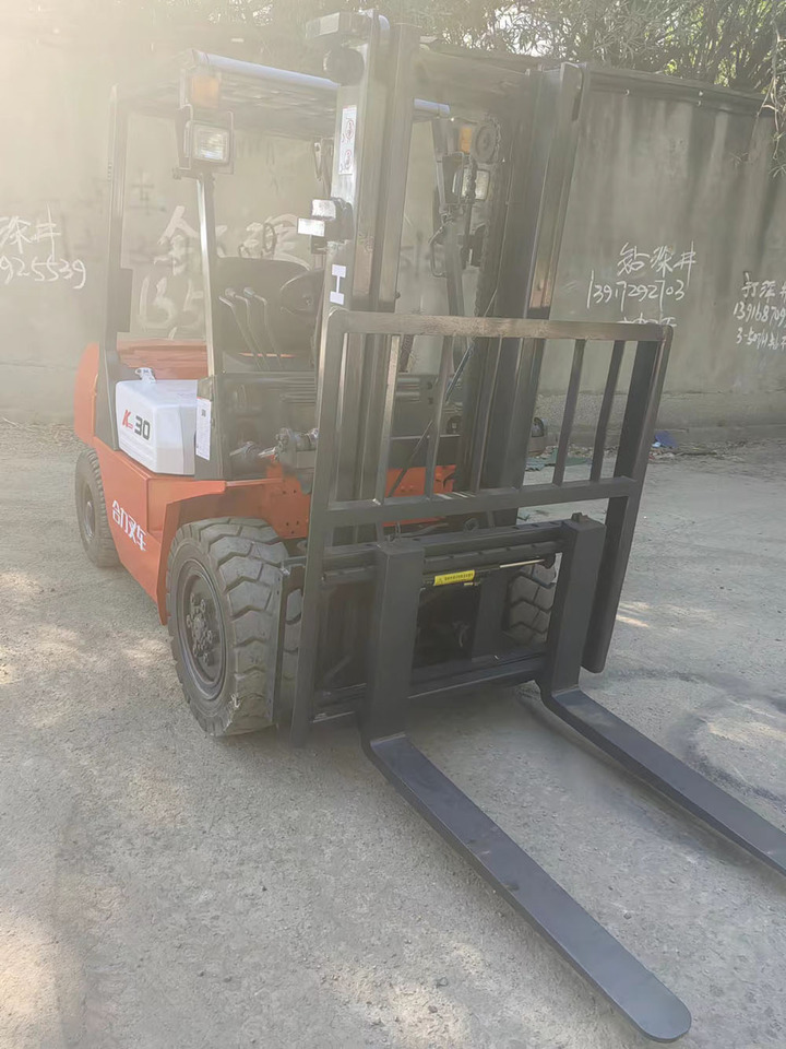 HELI CPCD 30 forklift - Forklift diesel: gambar 3 HELI CPCD 30 forklift - Forklift diesel: gambar 3