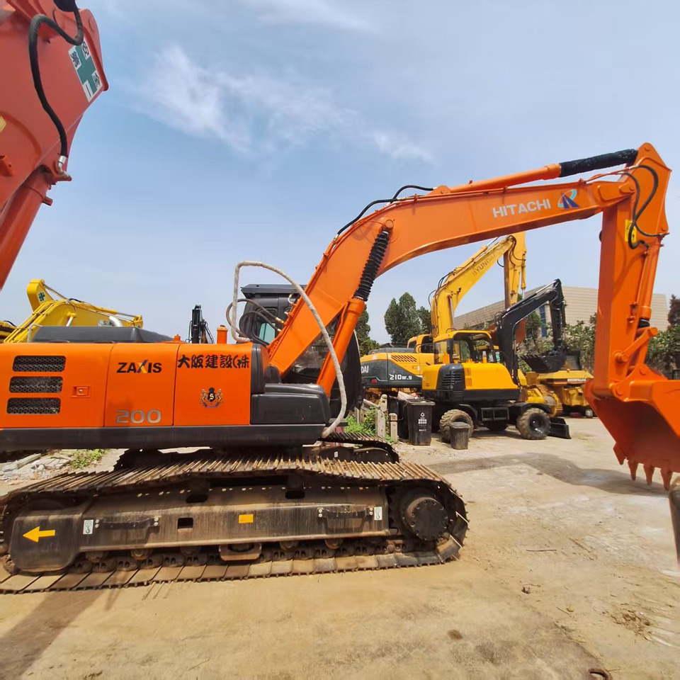 Hitachi ZX200 Excavator - Ekskavator perayap: gambar 1 Hitachi ZX200 Excavator - Ekskavator perayap: gambar 1