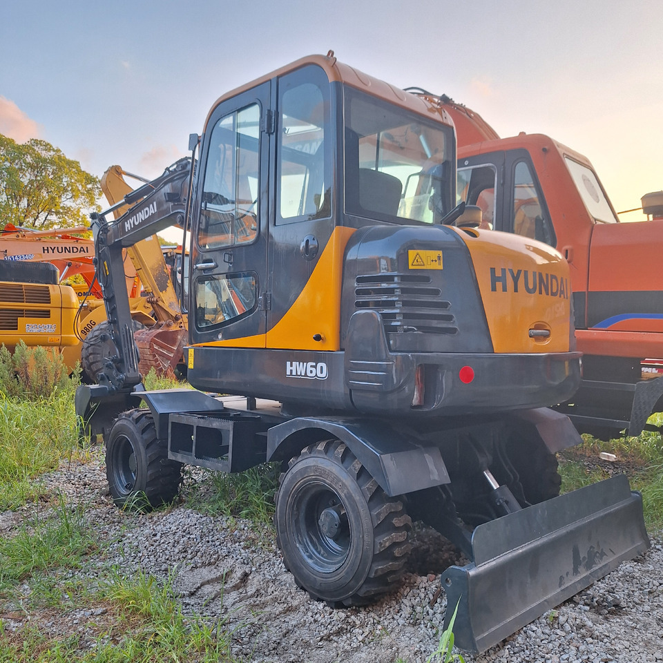 Hyundai 60vs excavator - Ekskavator roda: gambar 4 Hyundai 60vs excavator - Ekskavator roda: gambar 4