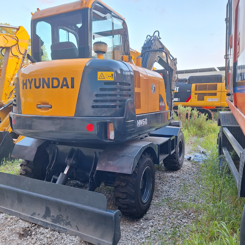 Hyundai HW60 excavator - Ekskavator roda: gambar 5 Hyundai HW60 excavator - Ekskavator roda: gambar 5