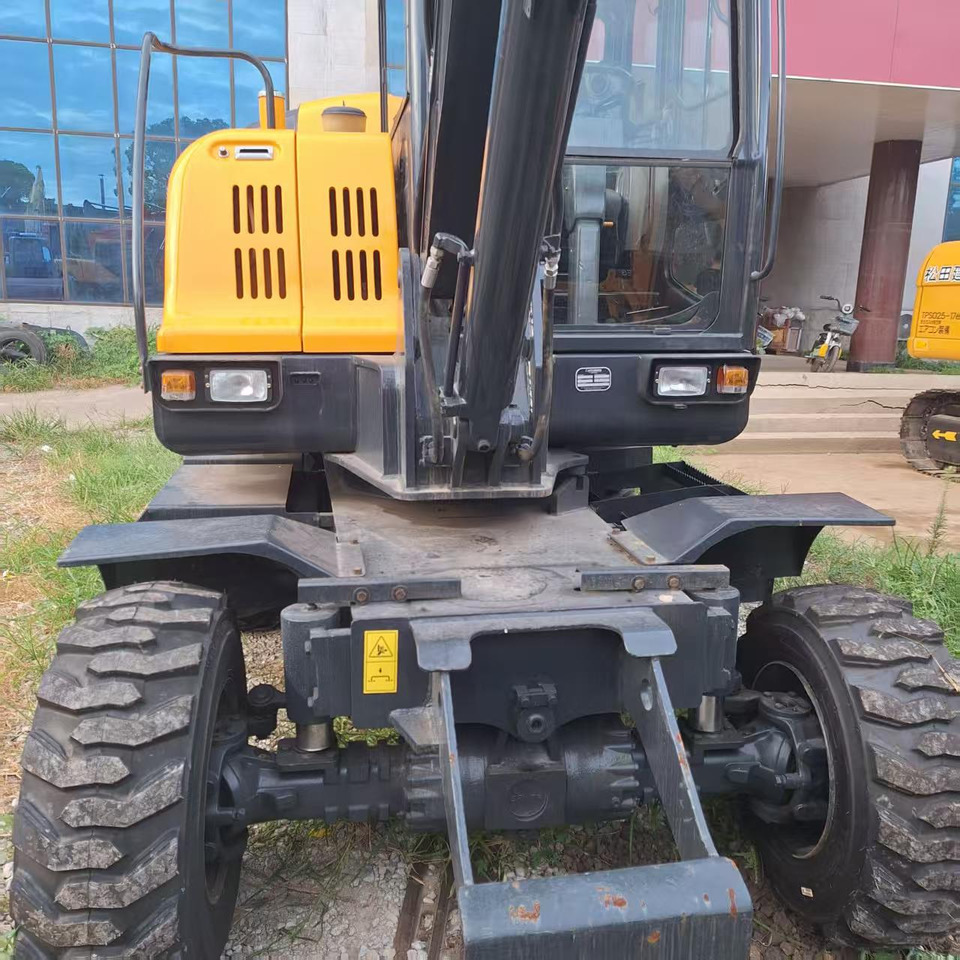 Hyundai HW60 excavator - Ekskavator roda: gambar 5 Hyundai HW60 excavator - Ekskavator roda: gambar 5