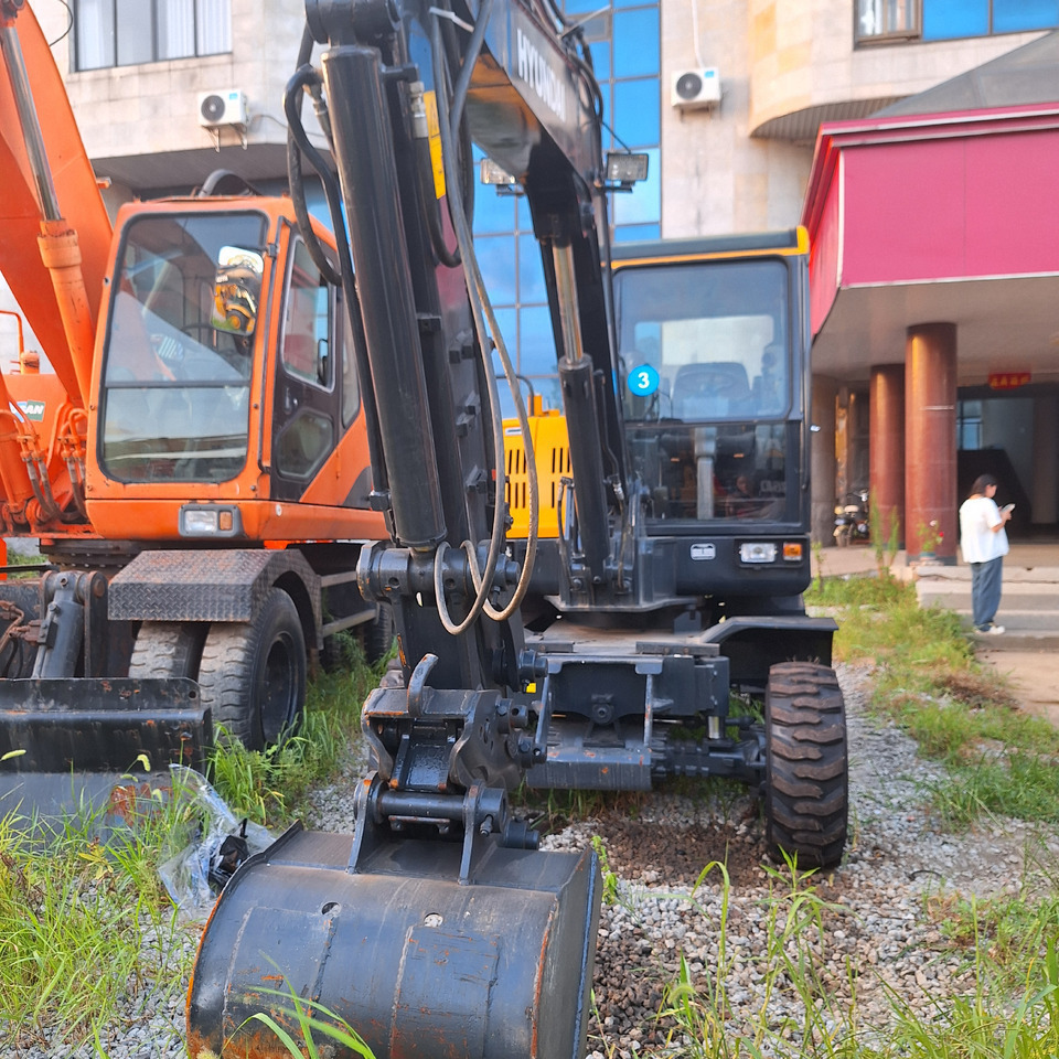 Hyundai HW60 excavator - Ekskavator roda: gambar 2 Hyundai HW60 excavator - Ekskavator roda: gambar 2