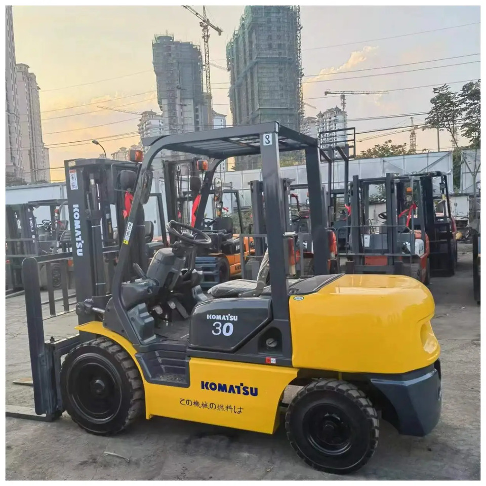 Forklift diesel KOMATSU 3ton forklift FD30 forklift japan made USED FORKLIFT KOMATSU TCM in stock: gambar 1