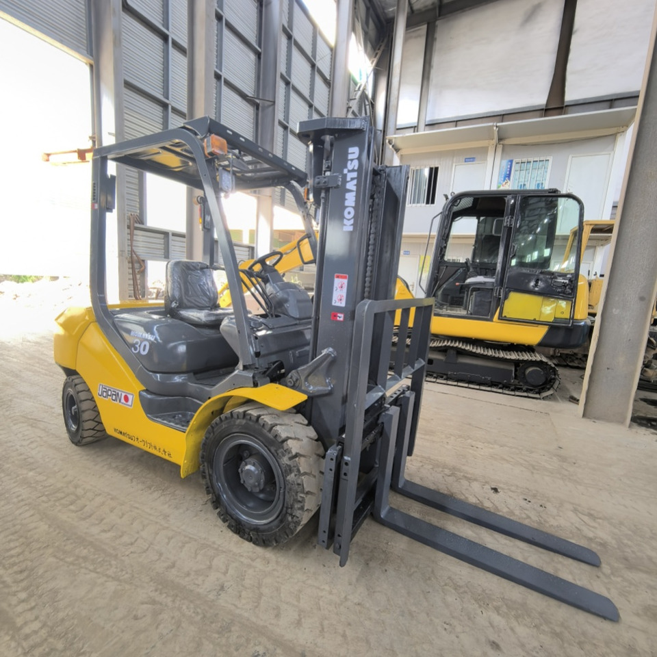 Komatsu FD30 Forklift - Forklift diesel: gambar 2 Komatsu FD30 Forklift - Forklift diesel: gambar 2