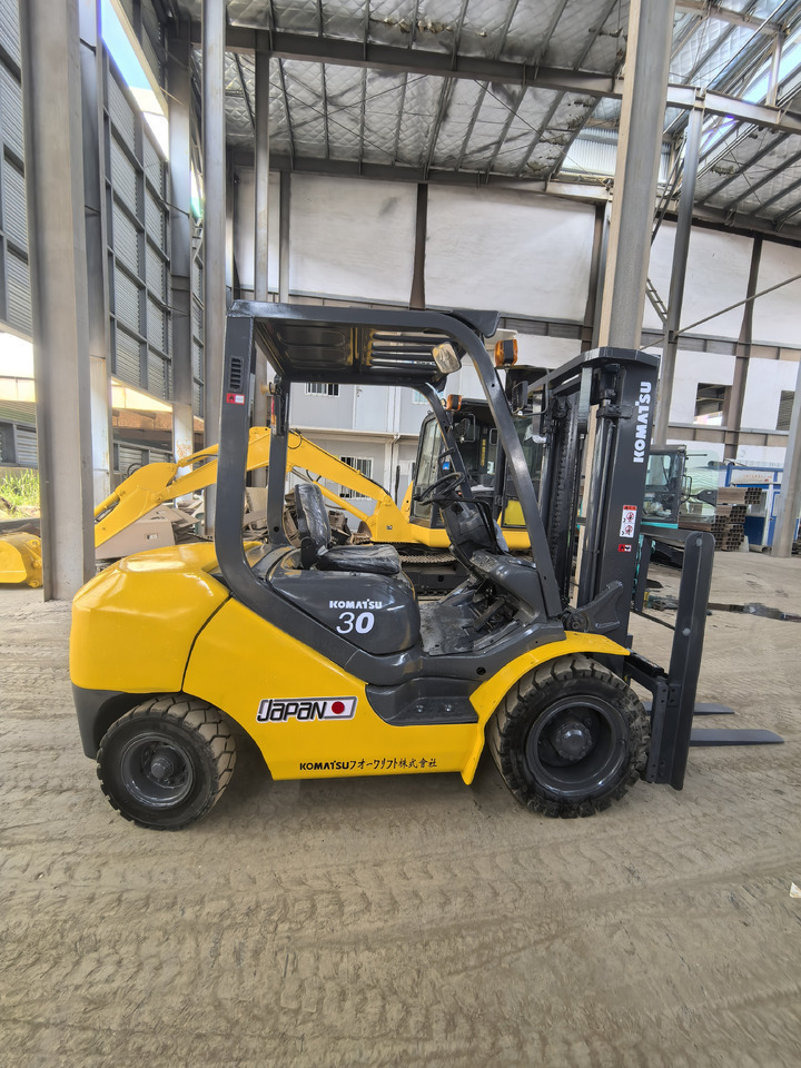 Komatsu FD30 Forklift - Forklift diesel: gambar 1 Komatsu FD30 Forklift - Forklift diesel: gambar 1