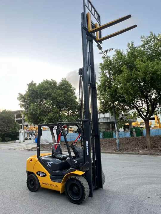 Low price used Komatsu Forklifts FD30 secondhand Komatsu FD30 japanese used forklift for sale - Forklift diesel: gambar 5 Low price used Komatsu Forklifts FD30 secondhand Komatsu FD30 japanese used forklift for sale - Forklift diesel: gambar 5