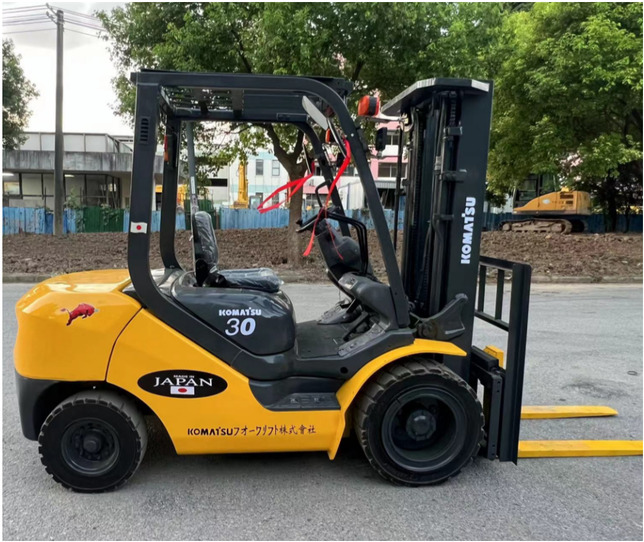 Low price used Komatsu Forklifts FD30 secondhand Komatsu FD30 japanese used forklift for sale - Forklift diesel: gambar 1 Low price used Komatsu Forklifts FD30 secondhand Komatsu FD30 japanese used forklift for sale - Forklift diesel: gambar 1