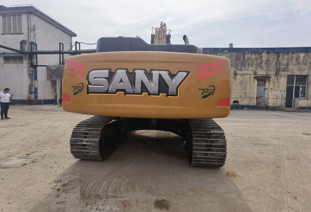 SANY 215C Excavator - Ekskavator perayap: gambar 3 SANY 215C Excavator - Ekskavator perayap: gambar 3
