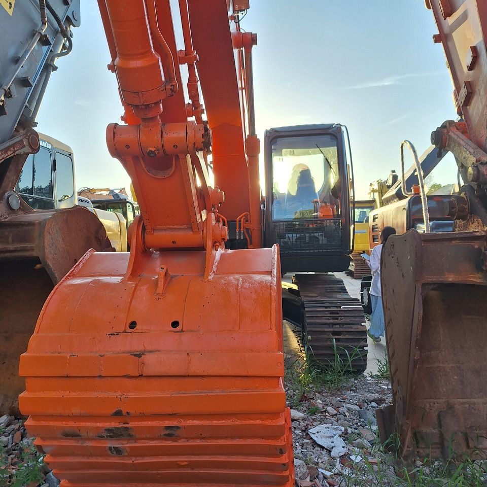 Second hand Hitachi ZX210 excavator - Ekskavator: gambar 3 Second hand Hitachi ZX210 excavator - Ekskavator: gambar 3