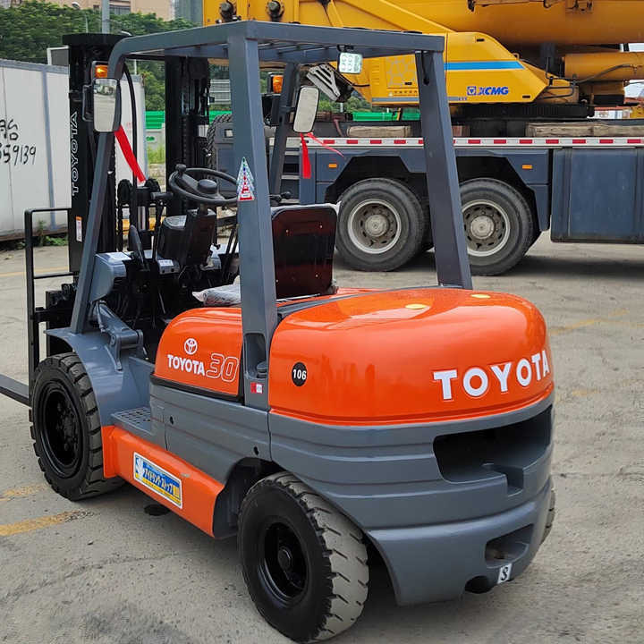 Second hand Toyota forklift FD30 used Toyota forklift FD30 FD50 FD70 TCM Komatsu forklift for sale - Forklift diesel: gambar 1 Second hand Toyota forklift FD30 used Toyota forklift FD30 FD50 FD70 TCM Komatsu forklift for sale - Forklift diesel: gambar 1
