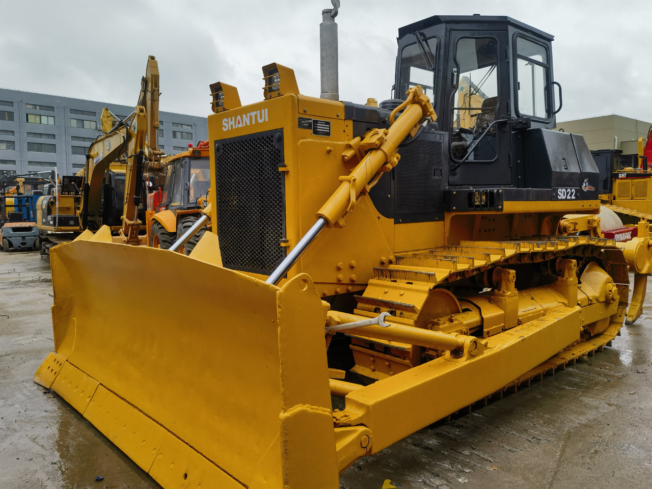 Shantui SD22 bulldozer - Bulldozer: gambar 3 Shantui SD22 bulldozer - Bulldozer: gambar 3