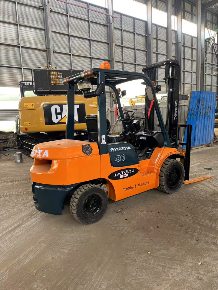 Toyota FD30 Forklift - Forklift diesel: gambar 4 Toyota FD30 Forklift - Forklift diesel: gambar 4