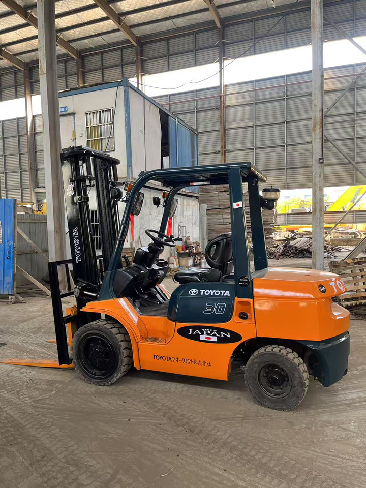 Toyota FD30 Forklift - Forklift diesel: gambar 2 Toyota FD30 Forklift - Forklift diesel: gambar 2