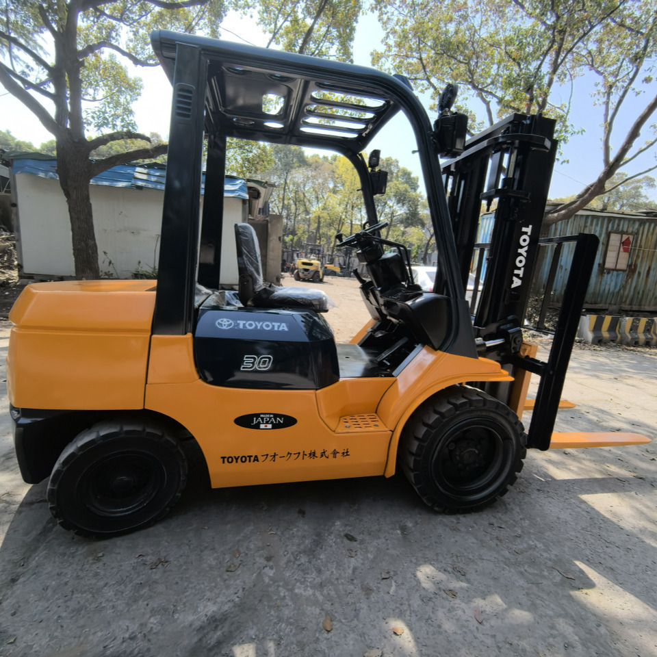 Toyota FD30 Forklift - Forklift diesel: gambar 1 Toyota FD30 Forklift - Forklift diesel: gambar 1