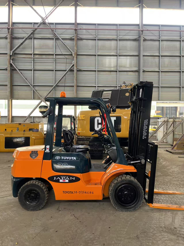 Toyota FD30 Forklift - Forklift diesel: gambar 3 Toyota FD30 Forklift - Forklift diesel: gambar 3