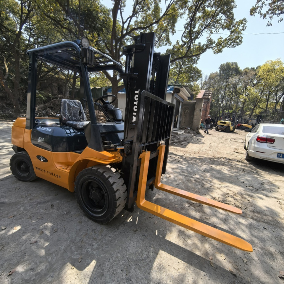 Toyota FD30 Forklift - Forklift diesel: gambar 5 Toyota FD30 Forklift - Forklift diesel: gambar 5