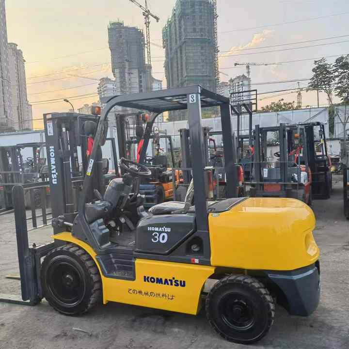 Used Komatsu original Japan Forklift 3 ton FD30 forklift good condition for sale in Shanghai yard - Forklift diesel: gambar 5 Used Komatsu original Japan Forklift 3 ton FD30 forklift good condition for sale in Shanghai yard - Forklift diesel: gambar 5