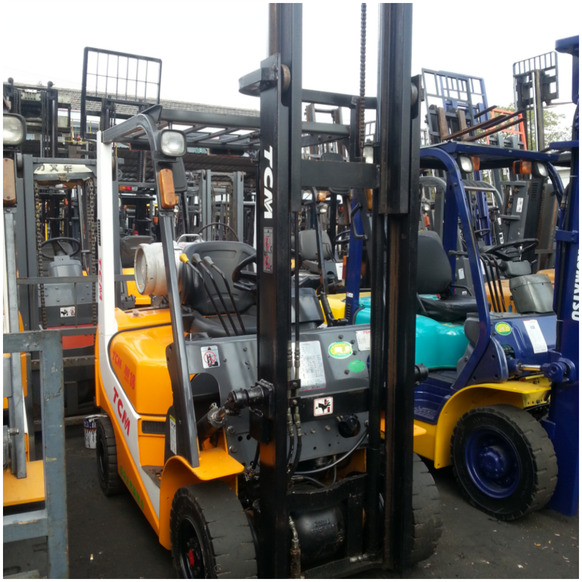 Warehouse handling using TCM30 forklift 3 tons TCM FD30 used forklift FD30 used forklifts sale shanghai china - Forklift diesel: gambar 1 Warehouse handling using TCM30 forklift 3 tons TCM FD30 used forklift FD30 used forklifts sale shanghai china - Forklift diesel: gambar 1