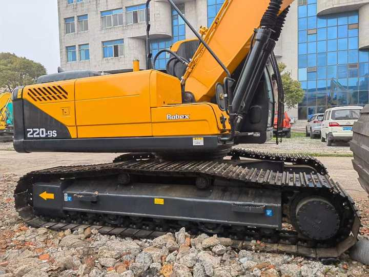 Used hyundai 220lc-9s excavator Good condition made in Korea 22 ton hydraulic digger crawler excavator for sale - Ekskavator: gambar 5 Used hyundai 220lc-9s excavator Good condition made in Korea 22 ton hydraulic digger crawler excavator for sale - Ekskavator: gambar 5