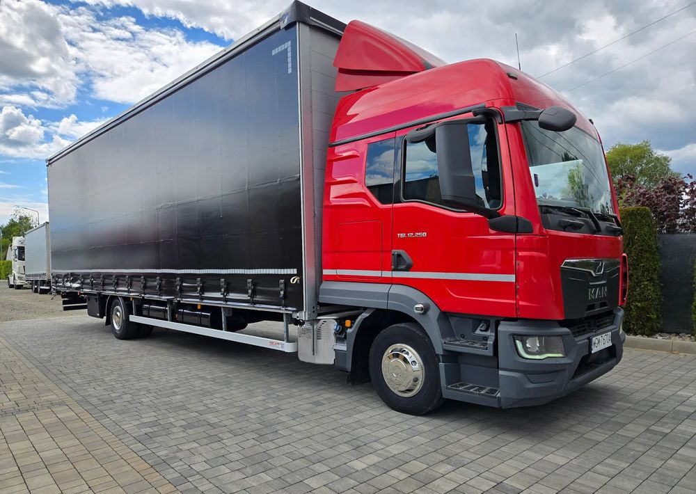 Truk dengan terpal samping MAN TGL 12.250: gambar 1