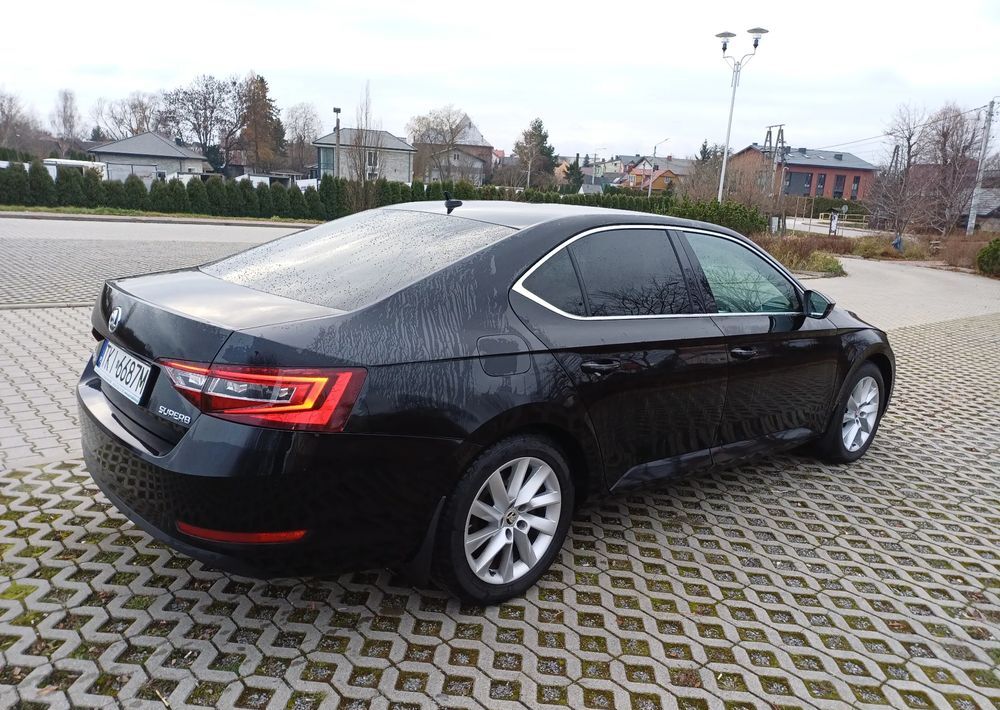 Skoda Superb 2.0 TDI Ambition - Mobil sedan: gambar 5 Skoda Superb 2.0 TDI Ambition - Mobil sedan: gambar 5