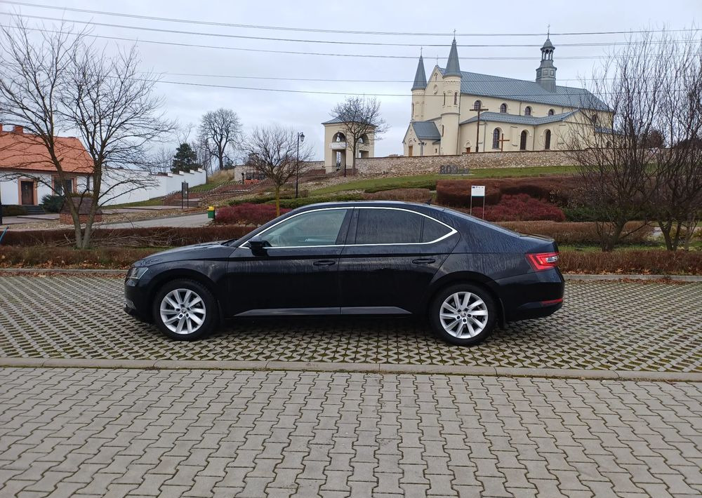 Skoda Superb 2.0 TDI Ambition - Mobil sedan: gambar 2 Skoda Superb 2.0 TDI Ambition - Mobil sedan: gambar 2