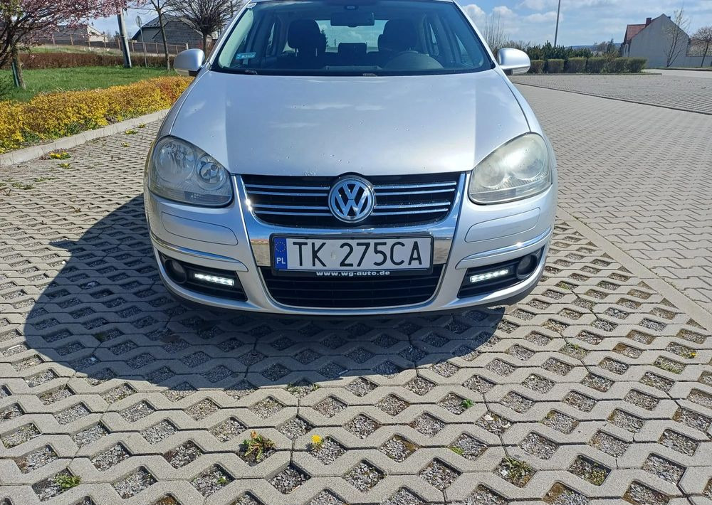 Volkswagen Jetta 2.0 TDI DPF Comfortline - Mobil sedan: gambar 2 Volkswagen Jetta 2.0 TDI DPF Comfortline - Mobil sedan: gambar 2