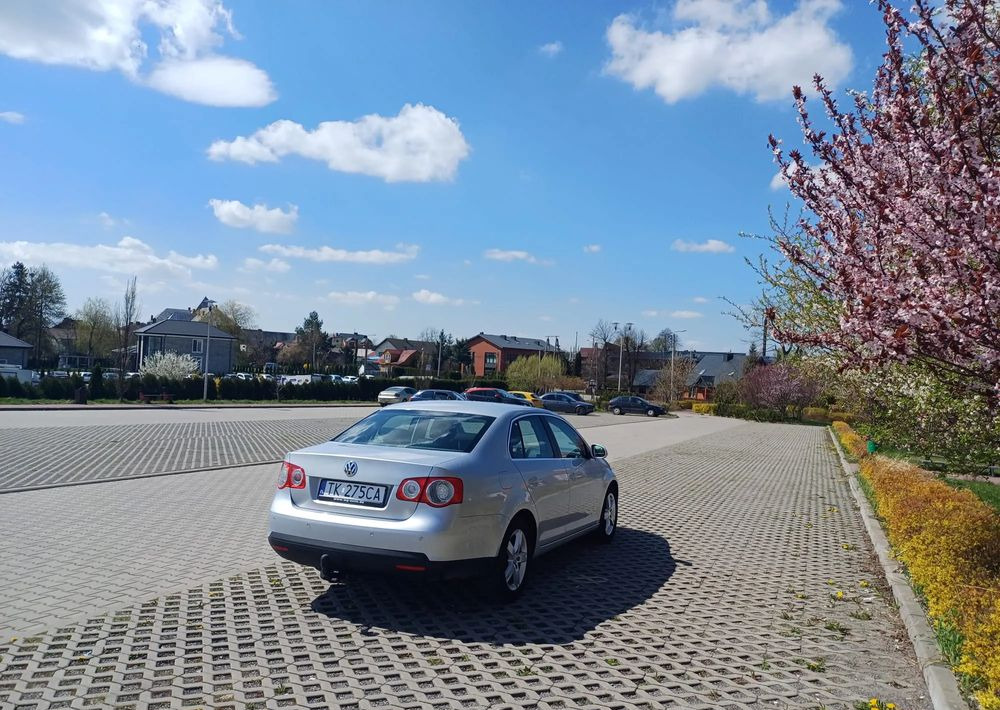 Volkswagen Jetta 2.0 TDI DPF Comfortline - Mobil sedan: gambar 3 Volkswagen Jetta 2.0 TDI DPF Comfortline - Mobil sedan: gambar 3