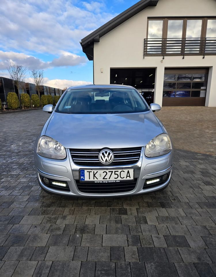 Volkswagen Jetta 2.0 TDI Sportline - Mobil sedan: gambar 1 Volkswagen Jetta 2.0 TDI Sportline - Mobil sedan: gambar 1