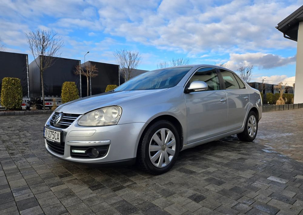 Volkswagen Jetta 2.0 TDI Sportline - Mobil sedan: gambar 4 Volkswagen Jetta 2.0 TDI Sportline - Mobil sedan: gambar 4