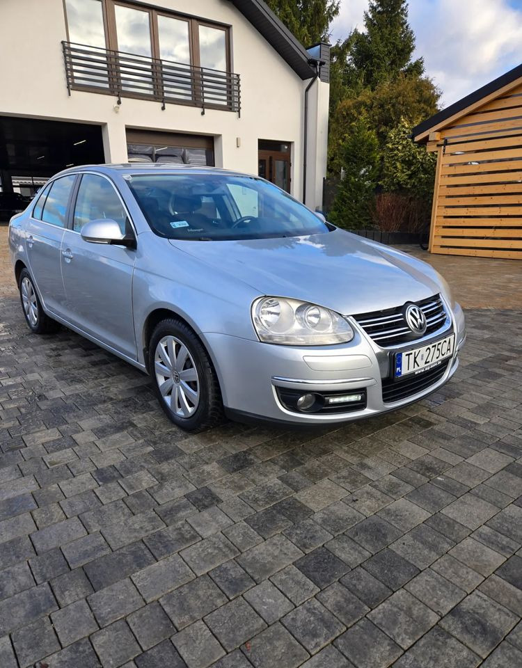 Volkswagen Jetta 2.0 TDI Sportline - Mobil sedan: gambar 3 Volkswagen Jetta 2.0 TDI Sportline - Mobil sedan: gambar 3