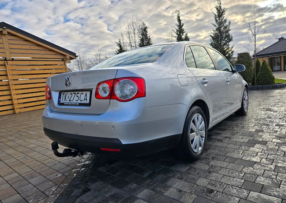 Mobil sedan Volkswagen Jetta 2.0 TDI Sportline: gambar 12