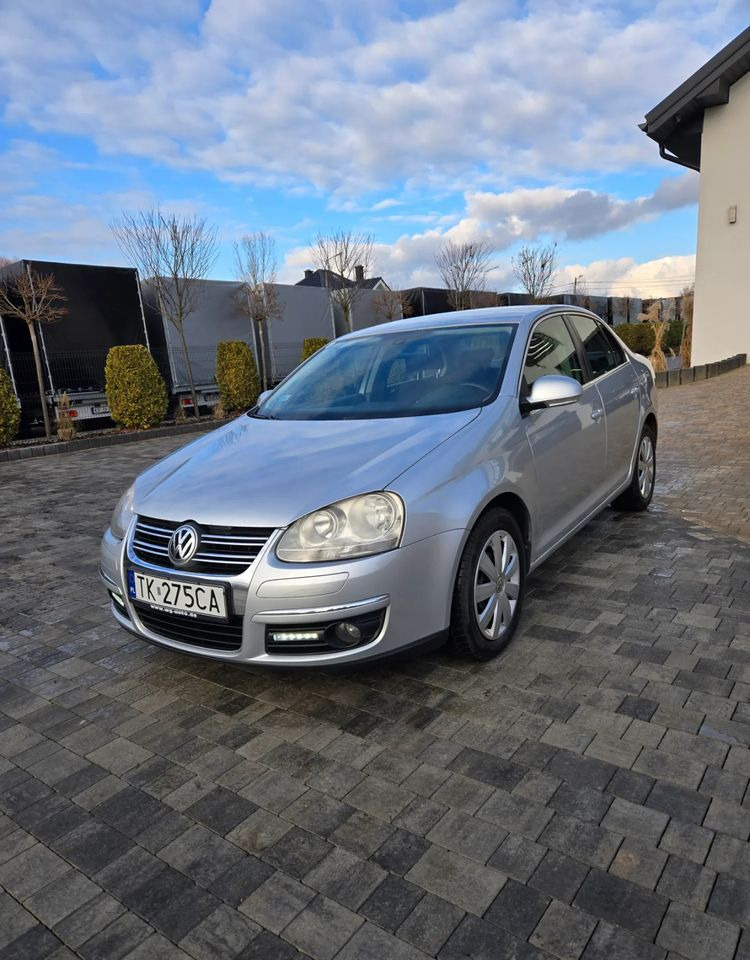 Volkswagen Jetta 2.0 TDI Sportline - Mobil sedan: gambar 2 Volkswagen Jetta 2.0 TDI Sportline - Mobil sedan: gambar 2