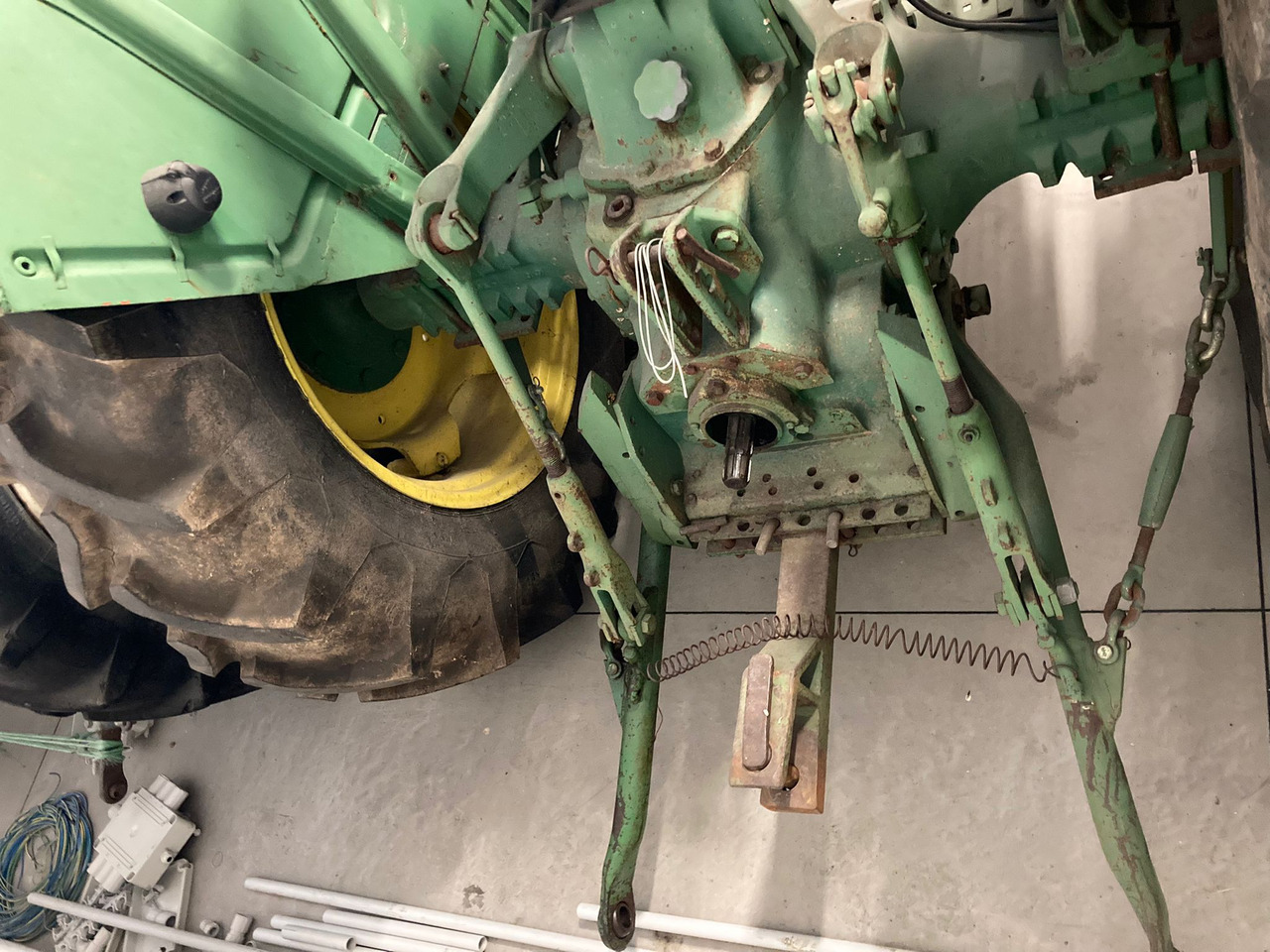 JOHN DEERE 1020 - Traktor: gambar 4 JOHN DEERE 1020 - Traktor: gambar 4