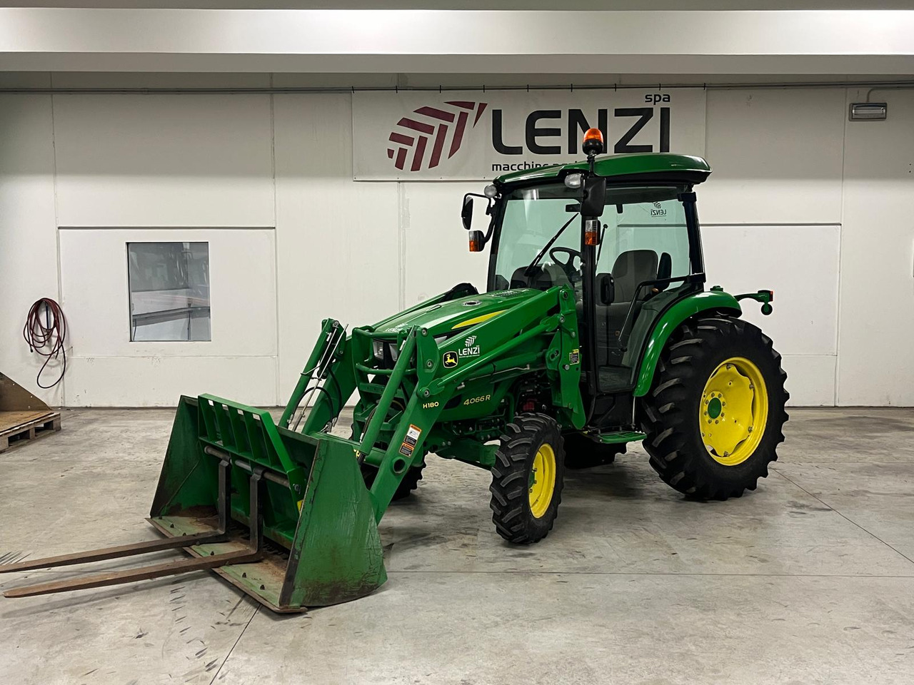 JOHN DEERE 4066 R ( IDROSTATICO ) - Traktor: gambar 1 JOHN DEERE 4066 R ( IDROSTATICO ) - Traktor: gambar 1