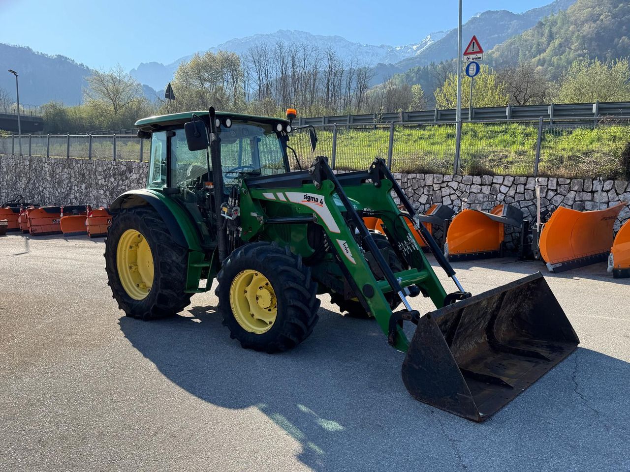 JOHN DEERE 5080M - Traktor: gambar 5 JOHN DEERE 5080M - Traktor: gambar 5