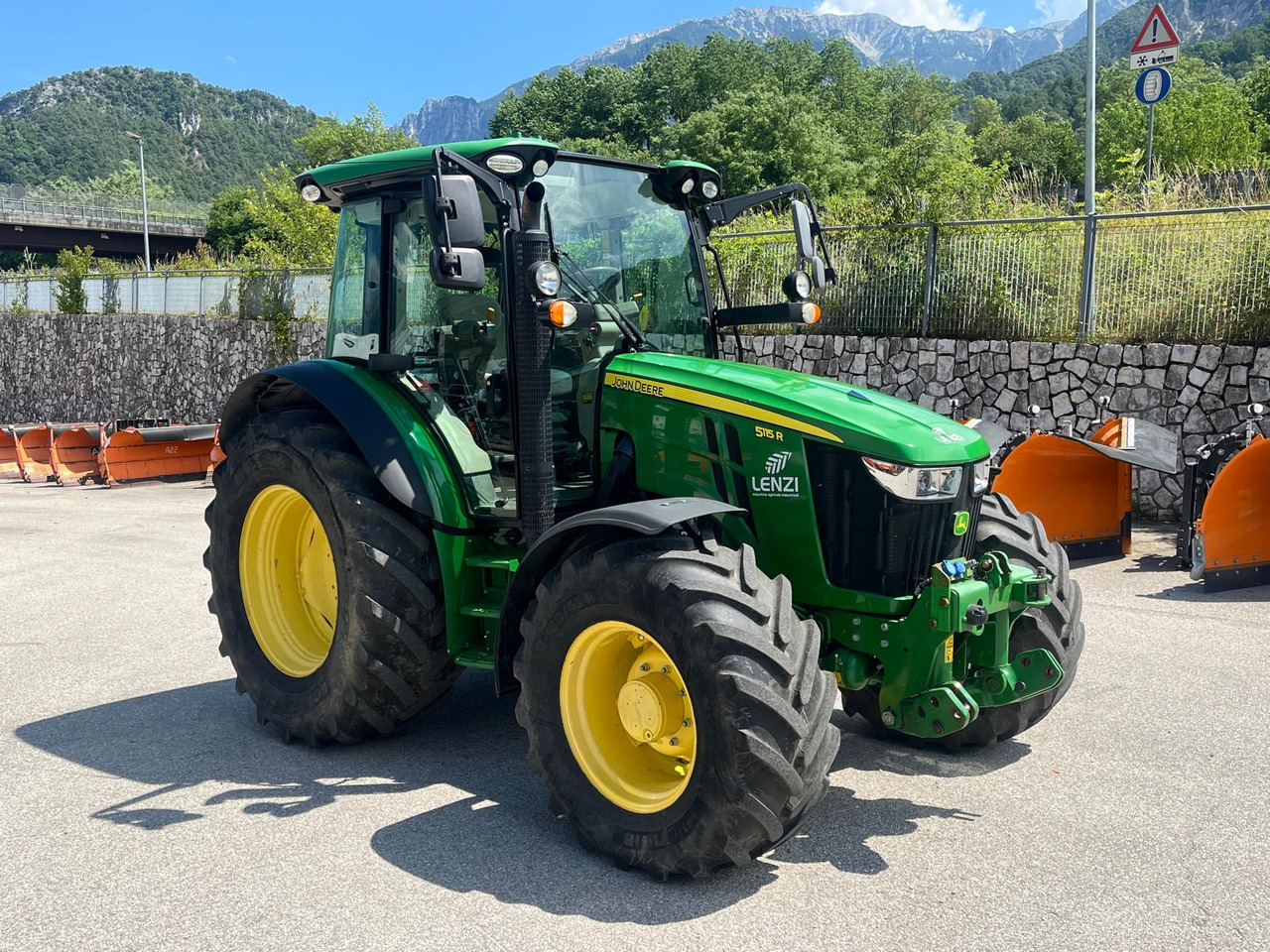 JOHN DEERE 5115R - Traktor: gambar 4 JOHN DEERE 5115R - Traktor: gambar 4