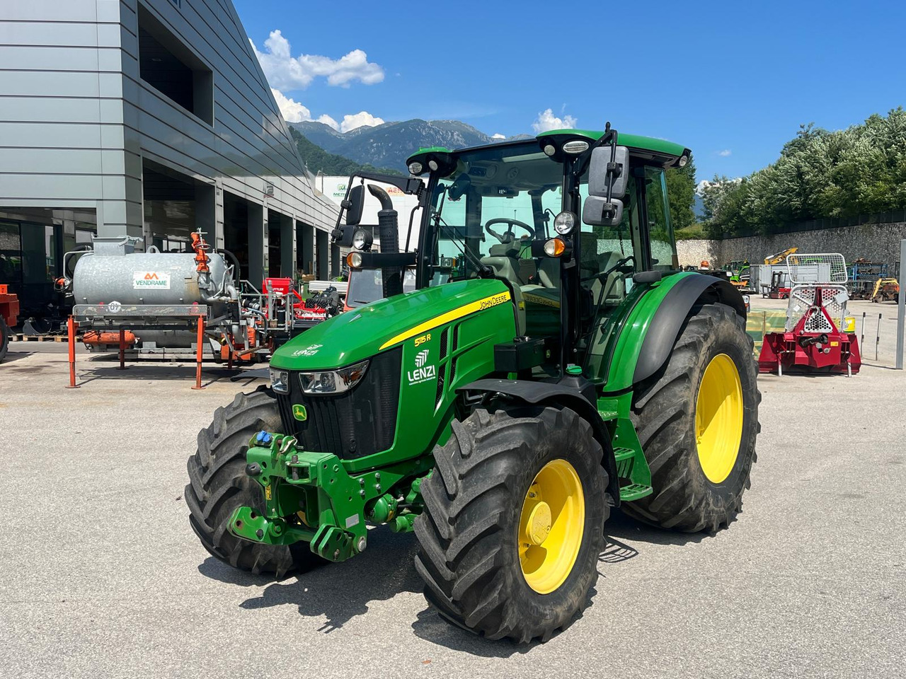 JOHN DEERE 5115R - Traktor: gambar 2 JOHN DEERE 5115R - Traktor: gambar 2