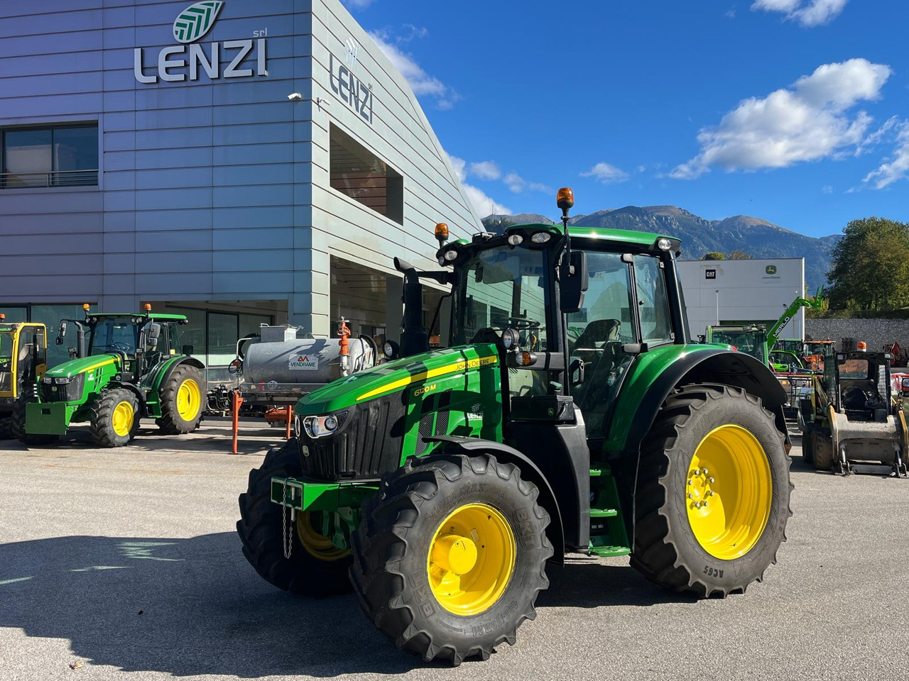 JOHN DEERE 6120 M - Traktor: gambar 1 JOHN DEERE 6120 M - Traktor: gambar 1