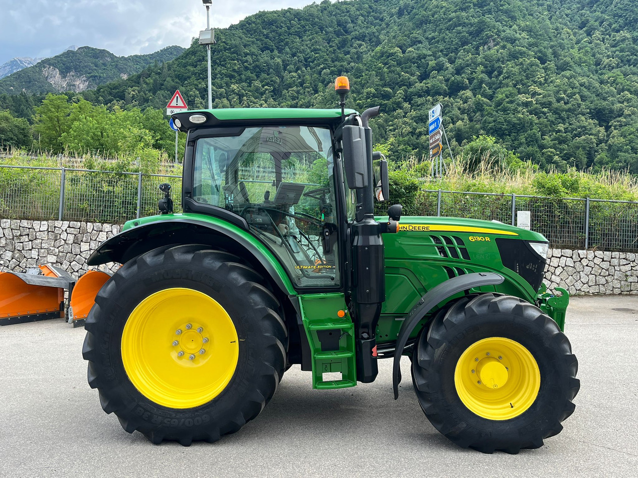 JOHN DEERE 6130 - Traktor: gambar 5 JOHN DEERE 6130 - Traktor: gambar 5