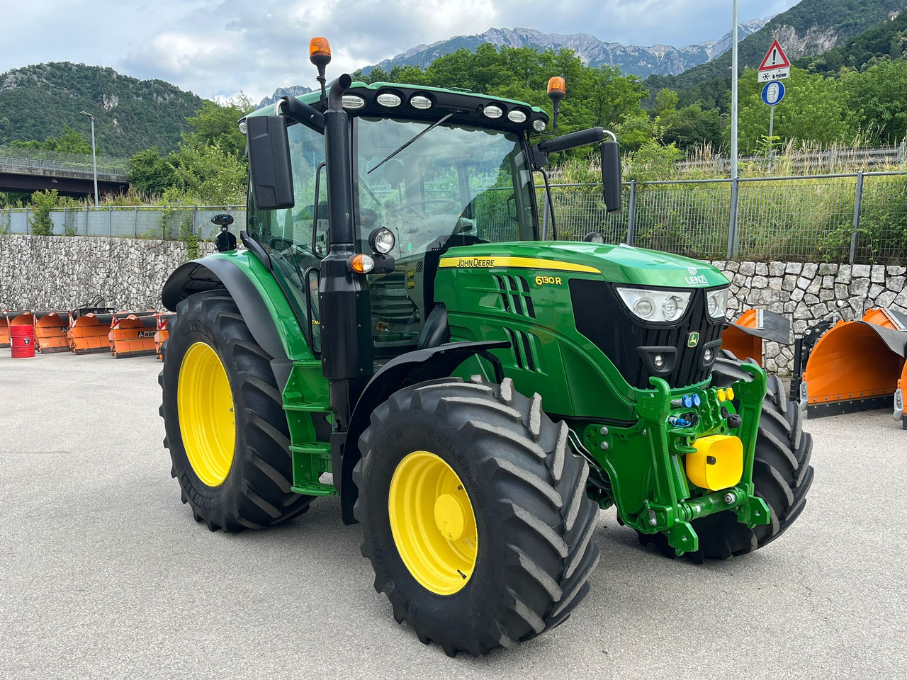 JOHN DEERE 6130 - Traktor: gambar 4 JOHN DEERE 6130 - Traktor: gambar 4