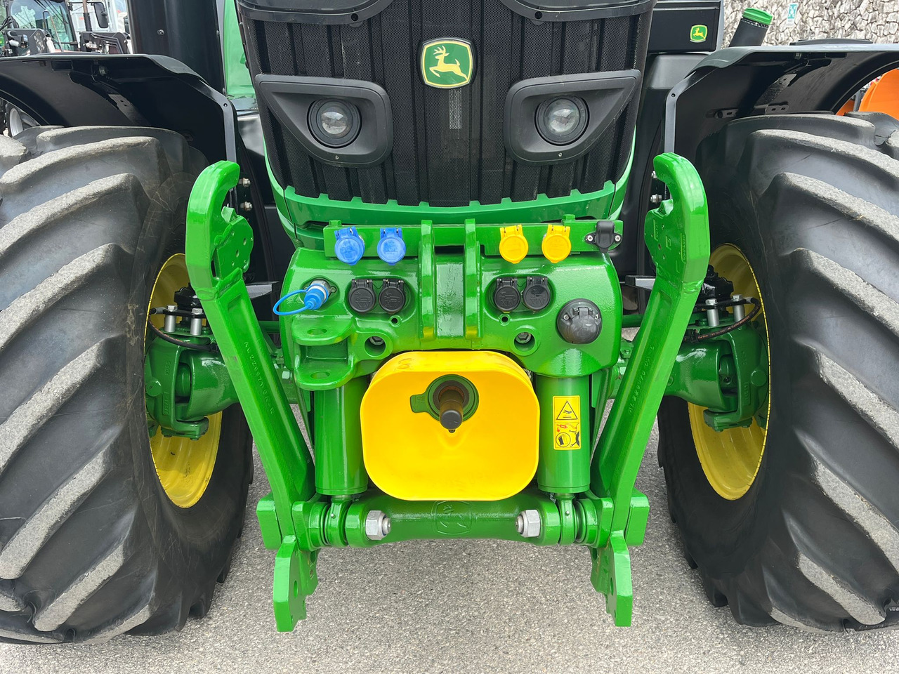JOHN DEERE 6130 - Traktor: gambar 3 JOHN DEERE 6130 - Traktor: gambar 3