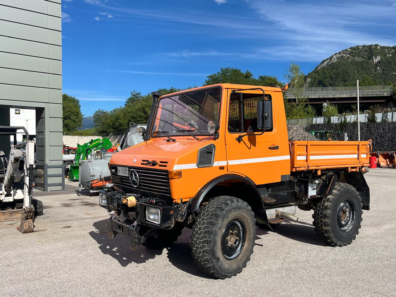 MERCEDES BENZ UNIMOG U1200 – 70 - Truk jungkit: gambar 1 MERCEDES BENZ UNIMOG U1200 – 70 - Truk jungkit: gambar 1