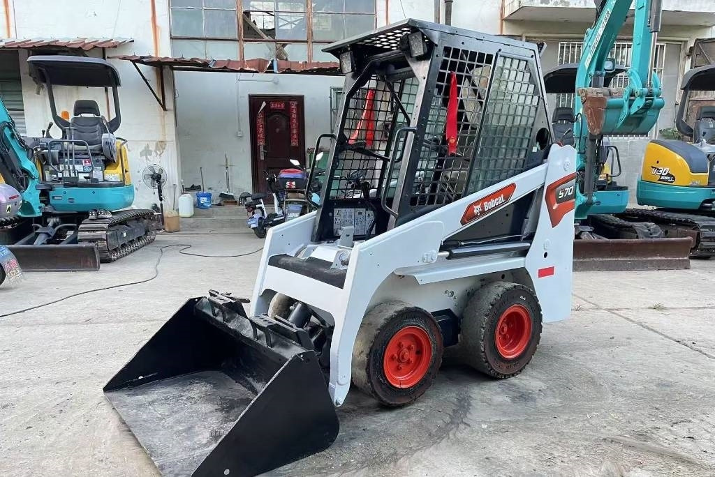 Bobcat S 70 - Skid steer: gambar 1 Bobcat S 70 - Skid steer: gambar 1