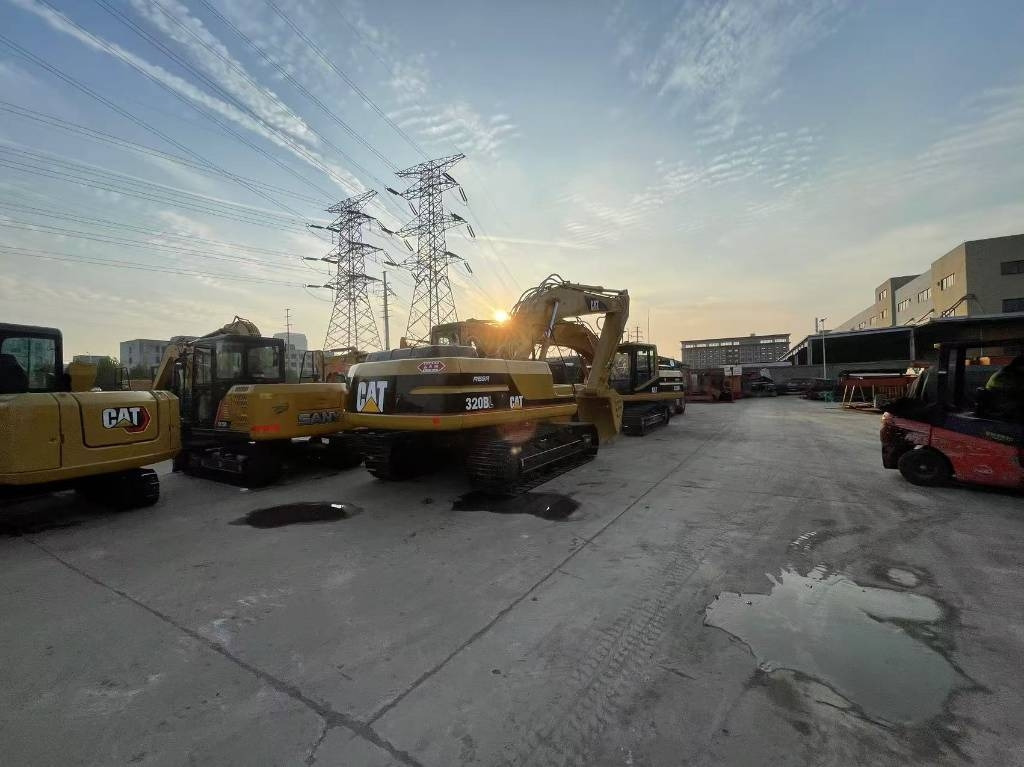 CAT 320 B - Ekskavator perayap: gambar 1 CAT 320 B - Ekskavator perayap: gambar 1